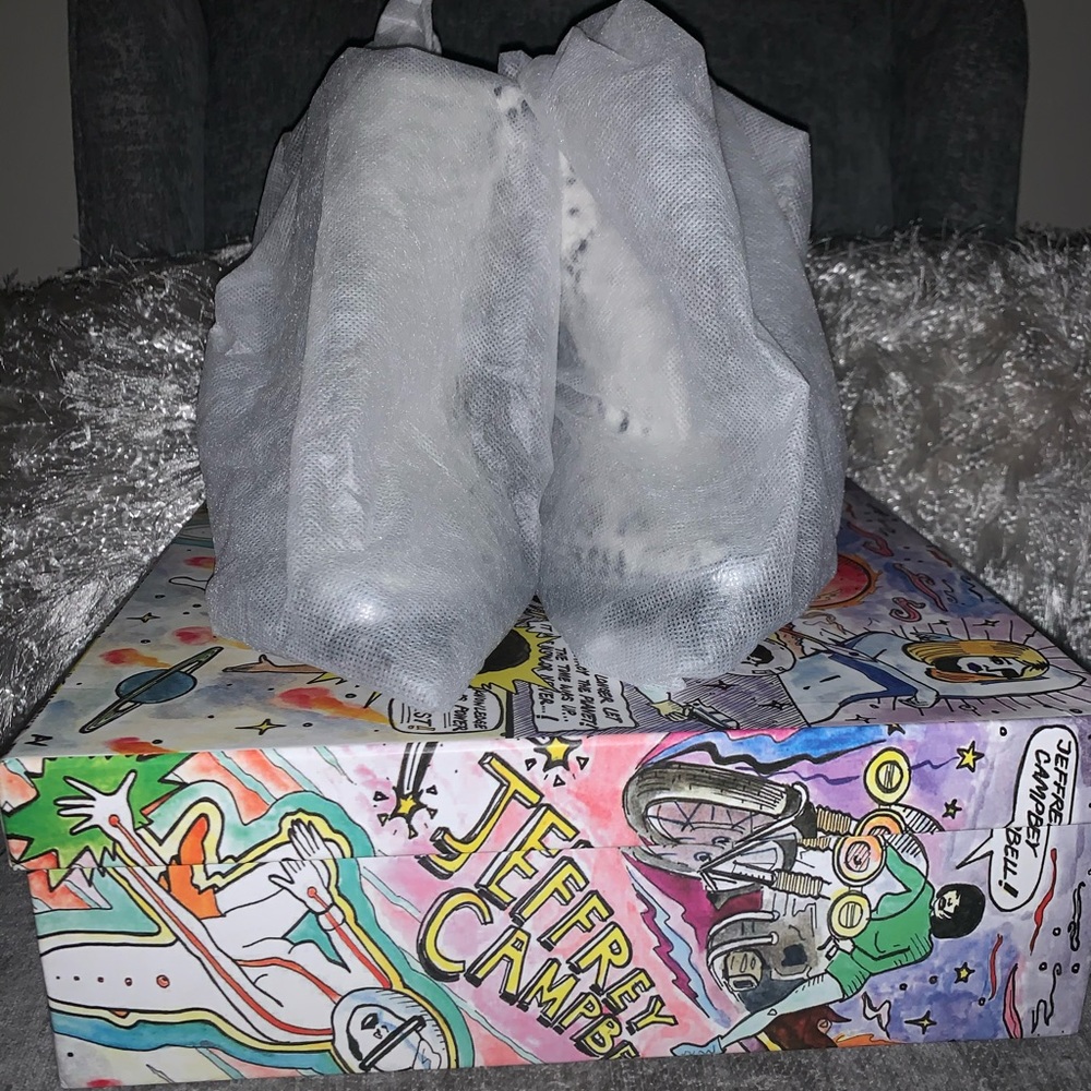 Jeffrey Campbell Size 8 Snakeskin Bootie - Picture 6 of 6